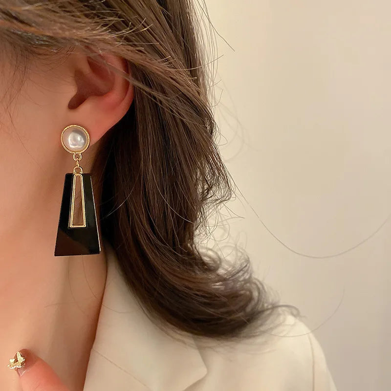 2023 New Classic Elegant Imitation Pearl Dangle Earrings For Women Crystal Long Tassel Exquisite Drop Earring Wedding Jewelry