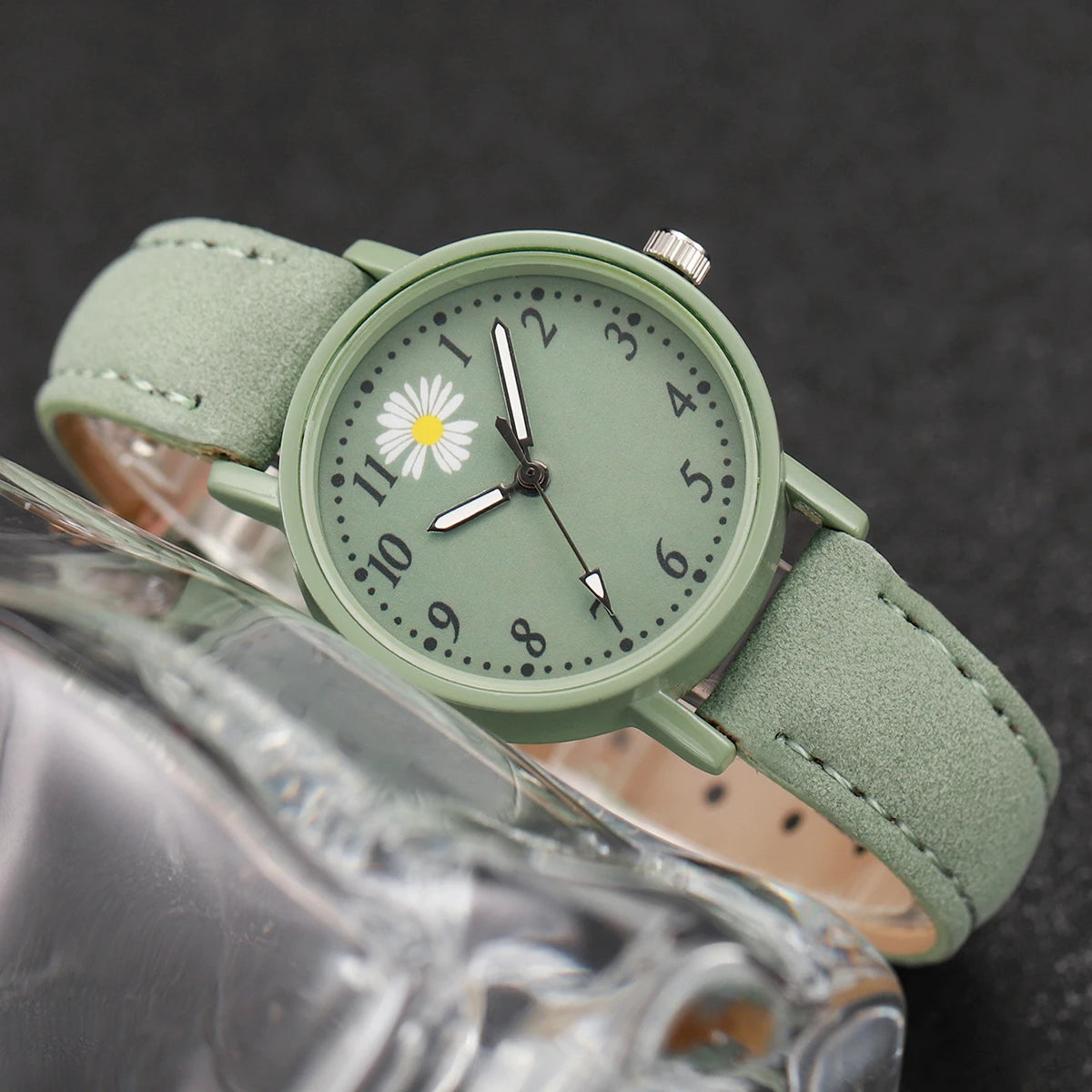 Fashion 2pcs/set Women's Daisy Dial Leather Watch&Green Flower Bracelet-Personality Boosted Product Simple & Sleek Design
