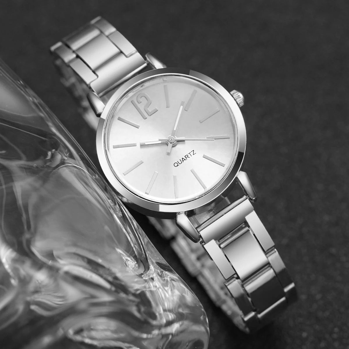 Women silver Quartz Watch-Simple Stainless Steel Quartz Watch Elegant Design & Premium Look
